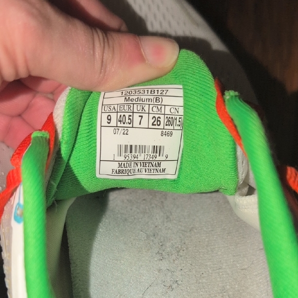 Brooks Light Blue Sneakers with Colorful Midsole and Bold Laces - Picture 4 of 5